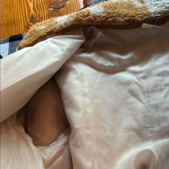 Betsey Johnson Cozy Tan and Cream Cow like print Sherpa Jacket - Picture 10 of 14